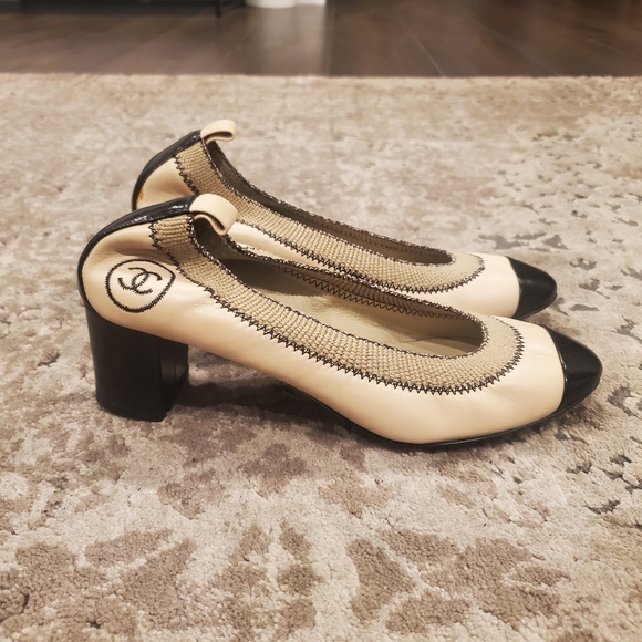 Chanel Interlocking CC Logo Leather Block Heel Pumps 35 - Picture 5 of 9